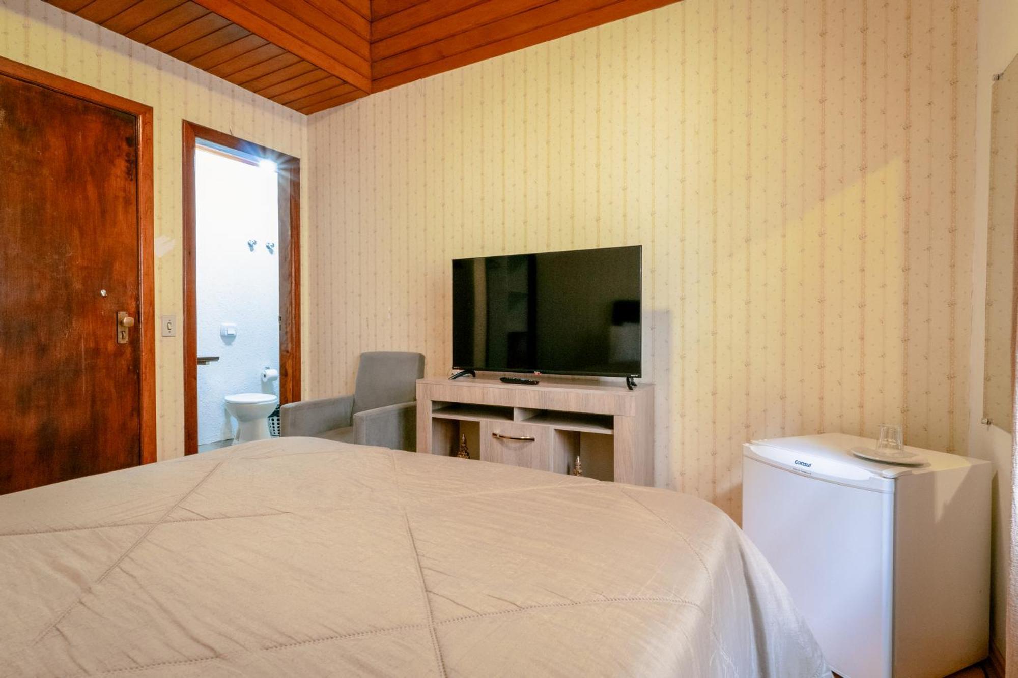 Hotel Geneve - 2Km Do Capivari Campos do Jordão Habitación foto