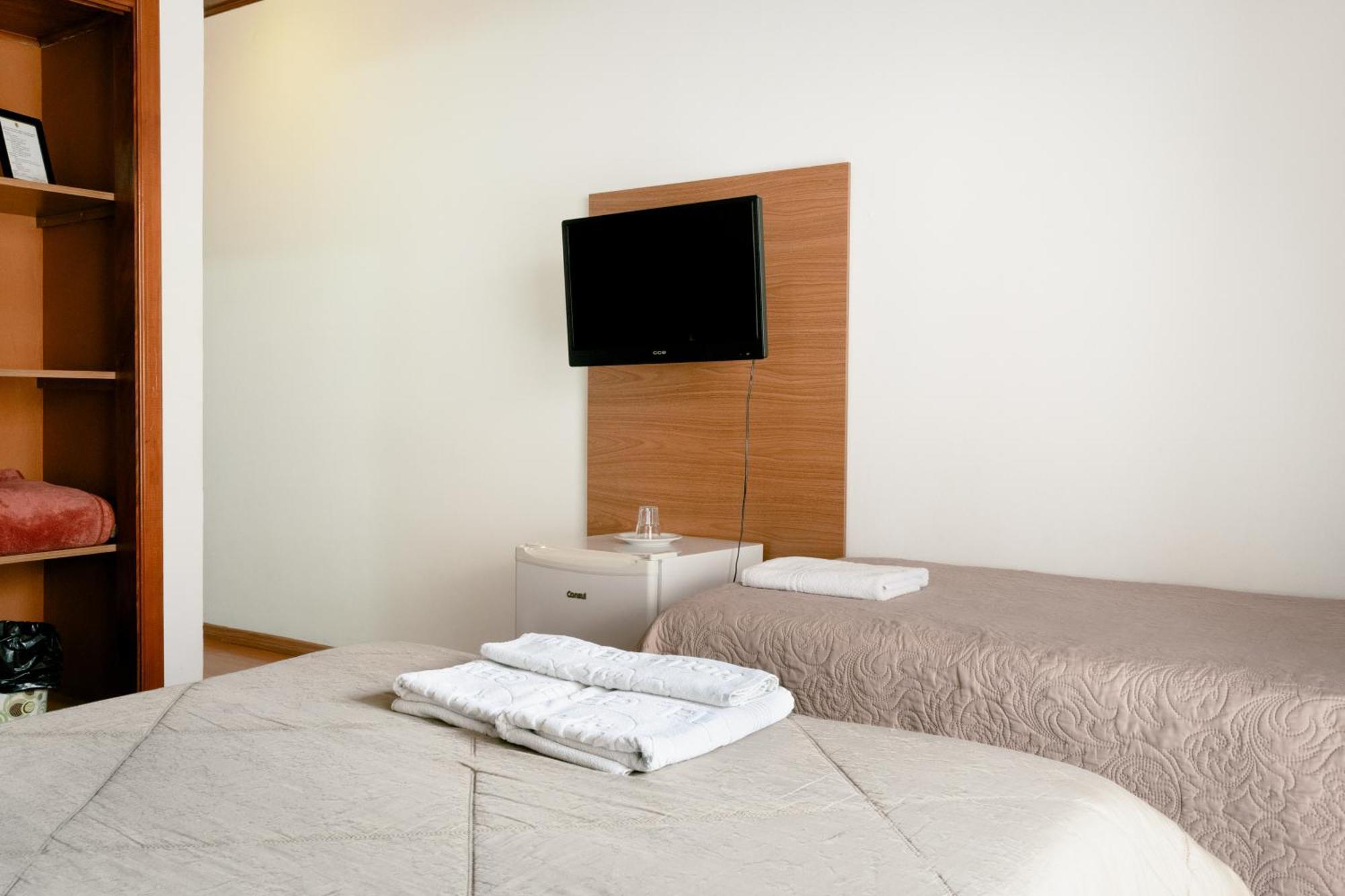 Hotel Geneve - 2Km Do Capivari Campos do Jordão Habitación foto
