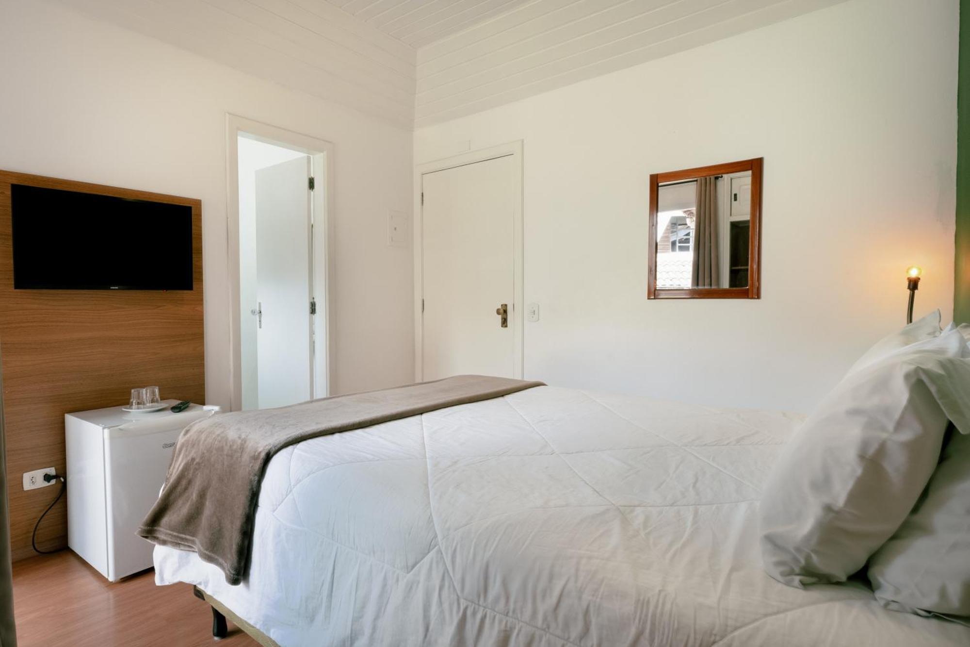Hotel Geneve - 2Km Do Capivari Campos do Jordão Habitación foto