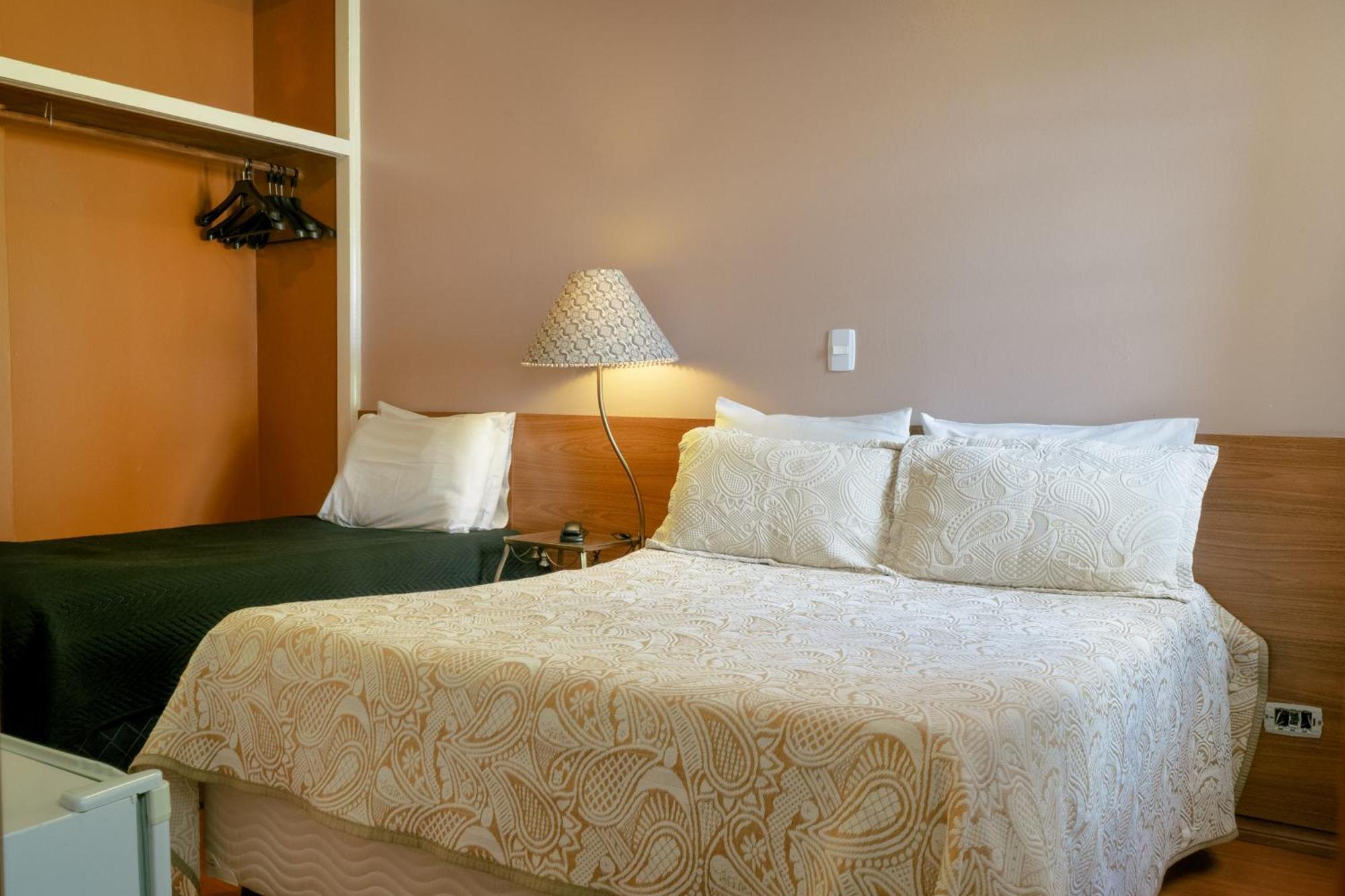 Hotel Geneve - 2Km Do Capivari Campos do Jordão Habitación foto
