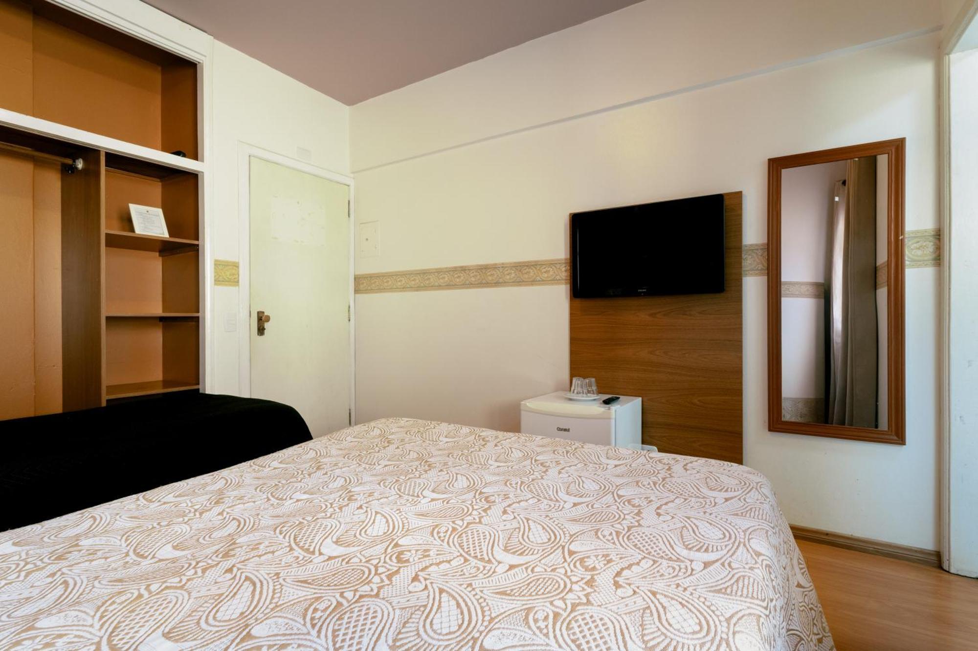 Hotel Geneve - 2Km Do Capivari Campos do Jordão Habitación foto