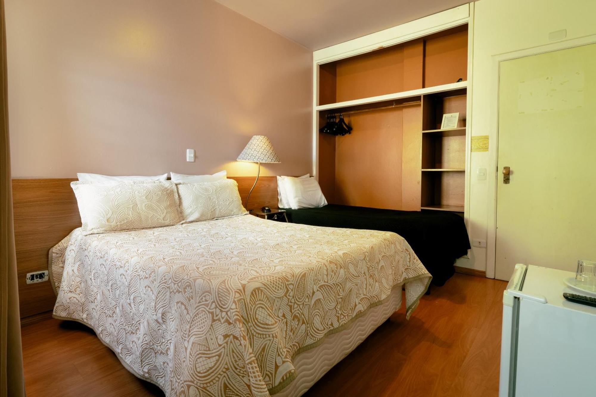 Hotel Geneve - 2Km Do Capivari Campos do Jordão Habitación foto